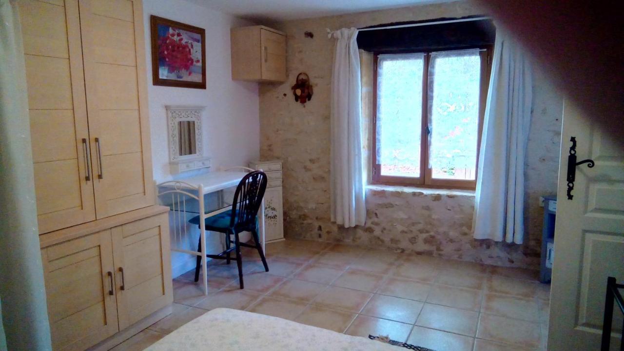 Les Coustilles Saint-Alvere Exterior photo