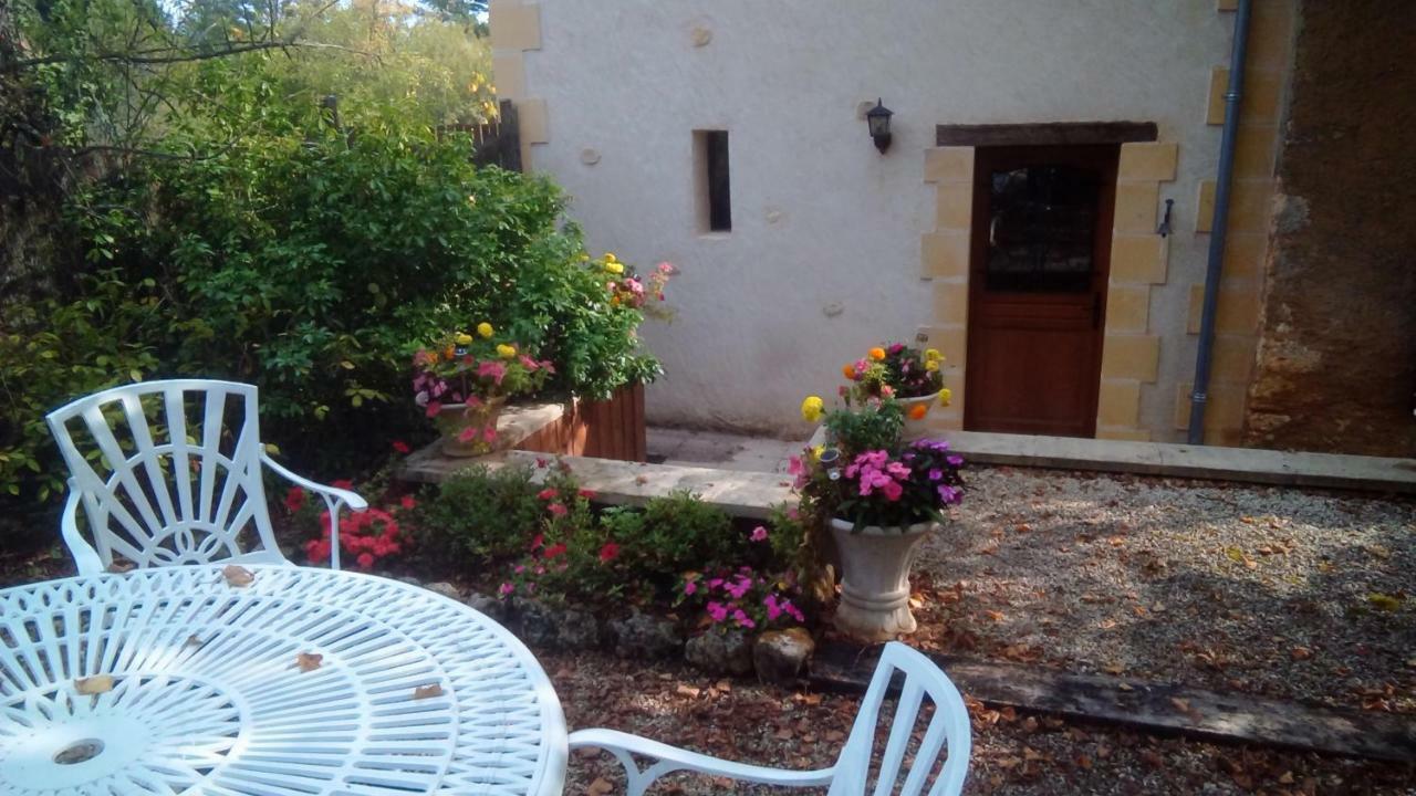 Les Coustilles Saint-Alvere Exterior photo
